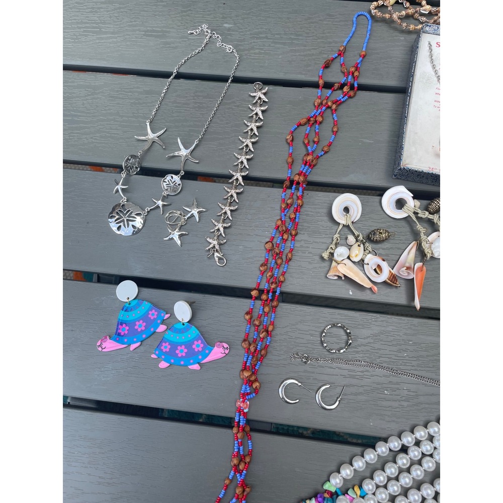 Beachy Inspired Vintage/Modern Costume/Fashion Jewelry Lot - Picture 2 of 4